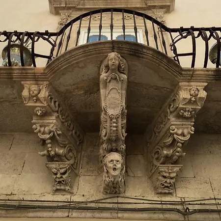 Maniace 57, Ortigia Historic Center, 200 Mt From The Hébergement de vacances *